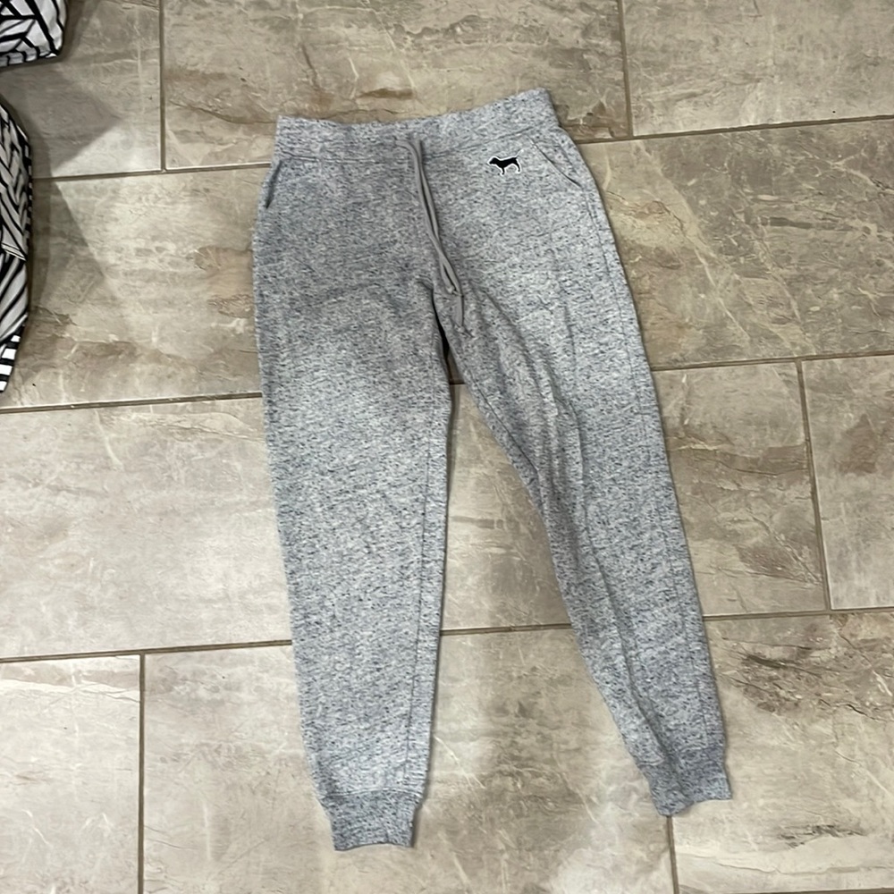 gray sweatpants